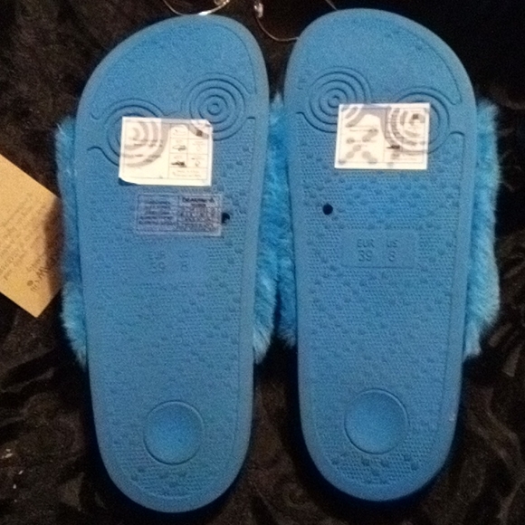 BearPaw furry blue slip ons size 8 - Picture 7 of 8